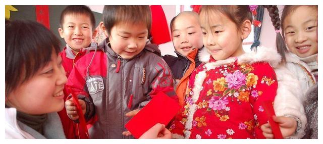 过年如何给孩子包红包？高情商家长的做法，才不会引起矛盾休闲区蓝鸢梦想 - Www.slyday.coM