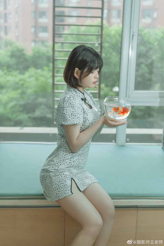 人鱼少女写真!身材窈窕,婀娜多姿