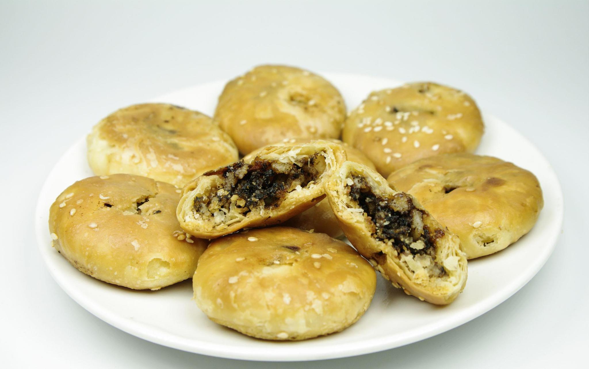 六百多年的黄山烧饼,吃起来甜而不腻鲜香酥脆,又叫做"蟹壳黄"