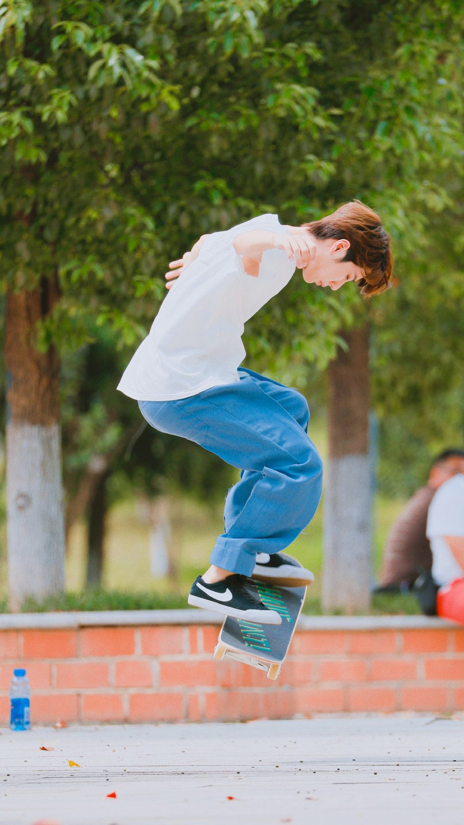 本以为王一博穿运动装已经够帅气了没想到换上西装更加惊艳