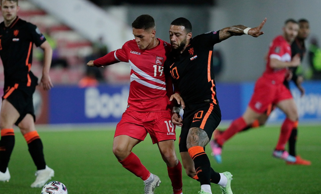 世预赛欧洲区小组赛第3轮荷兰客场7:0直布罗陀,德佩打进两球