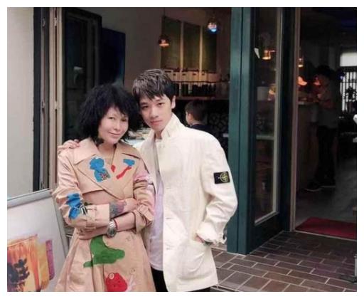 罗琦|左眼|摇滚_新浪新闻