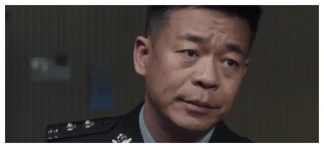 扫黑风暴孙浩不停量血压的画面暗示其结局