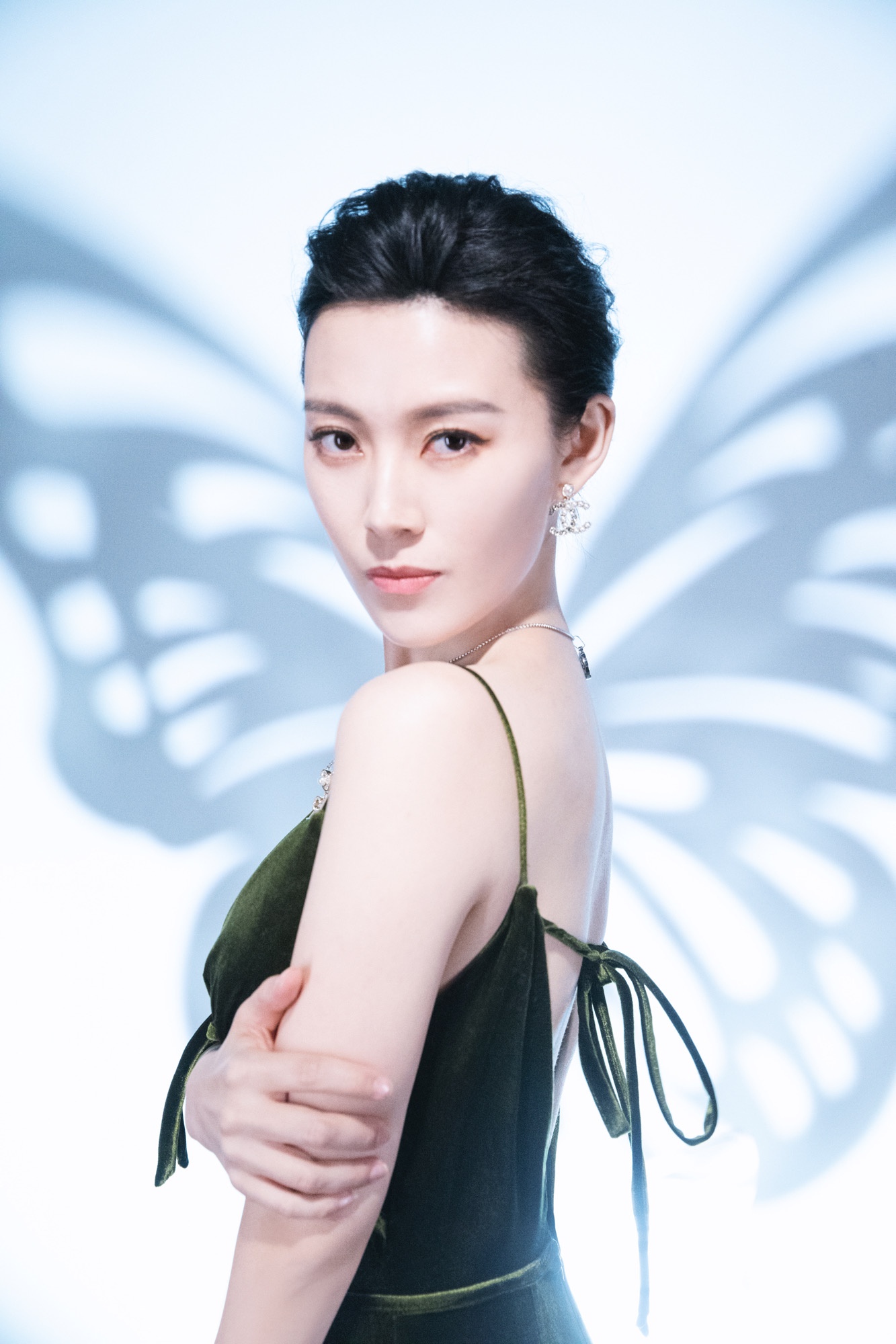 常思思蝶影写真曝光 气质神秘优雅