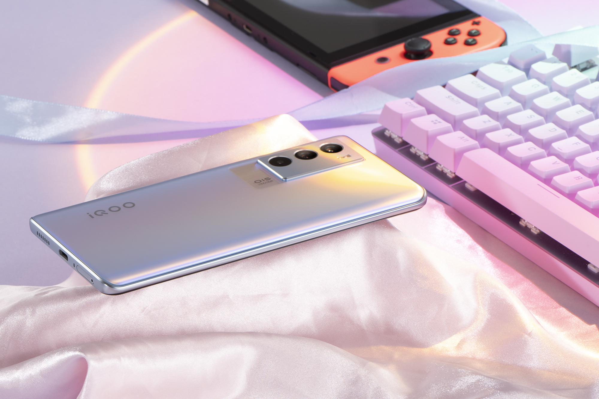 iqooneo5s图赏骁龙独显潮酷双芯加持持久游戏无忧卡顿