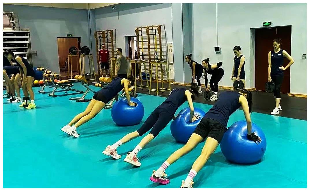 张常宁手腕有伤中国女排宁波训练照暗示不妙郎平怕啥来啥