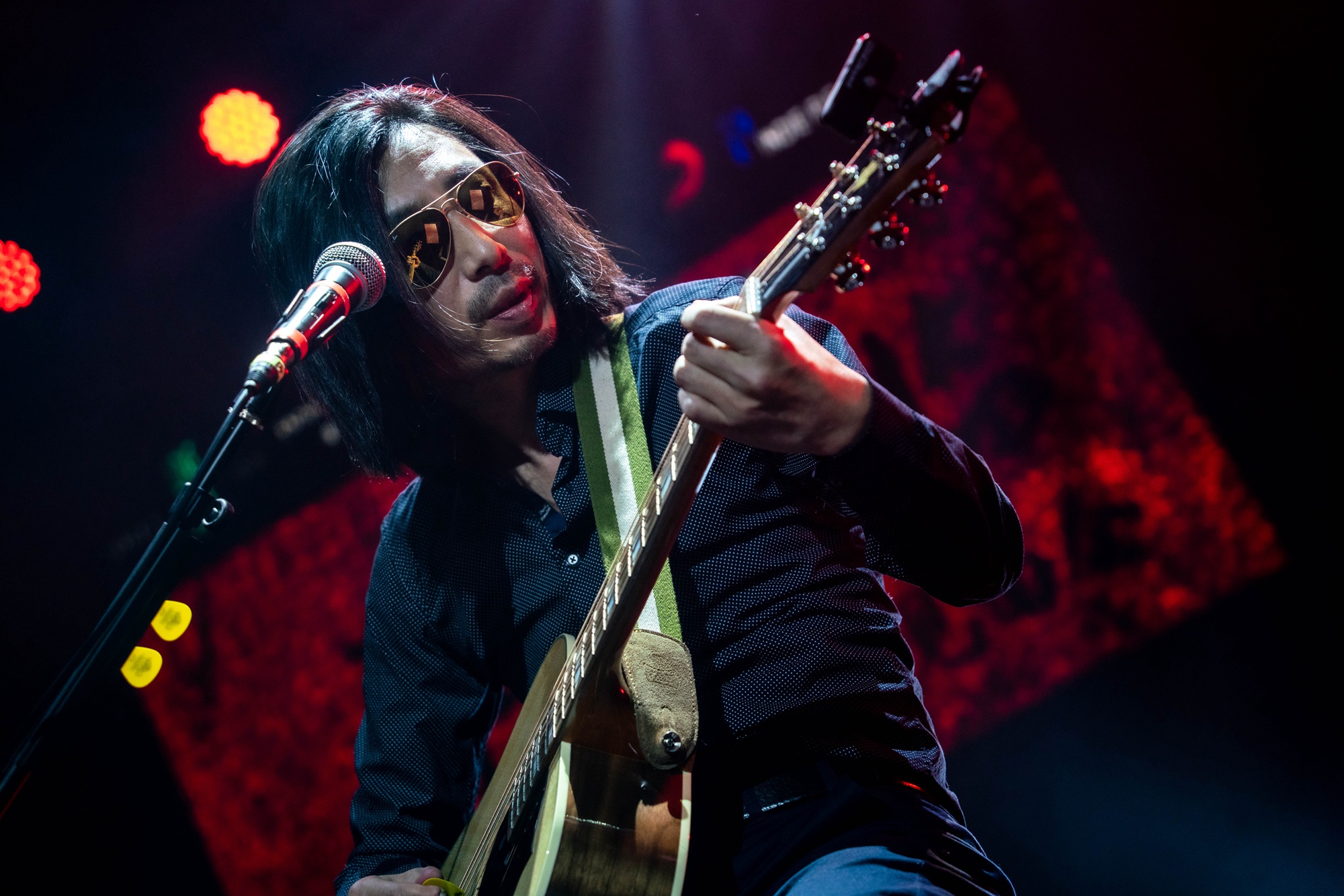 谢天笑「再次来临」现场惊喜多,唱谈老照片故事引乐迷回忆