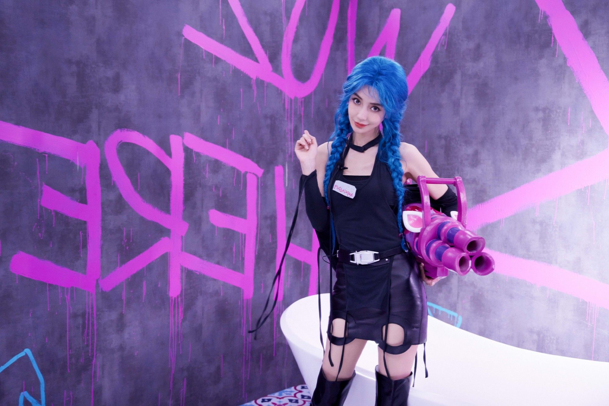 angelababy写真来袭麻花辫时尚飒爽宛如人间金克丝