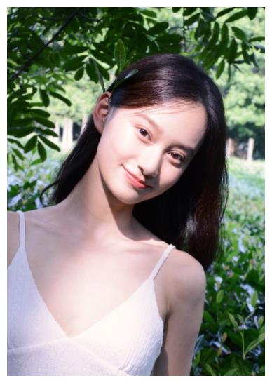 艺考三校第一的夏梦去北电报到,素颜气质超好,双眼皮是认真的吗