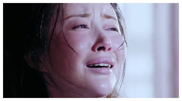 同样是哭戏,她跪着淋雨4天都没火,而她的一滴泪堪称教科书