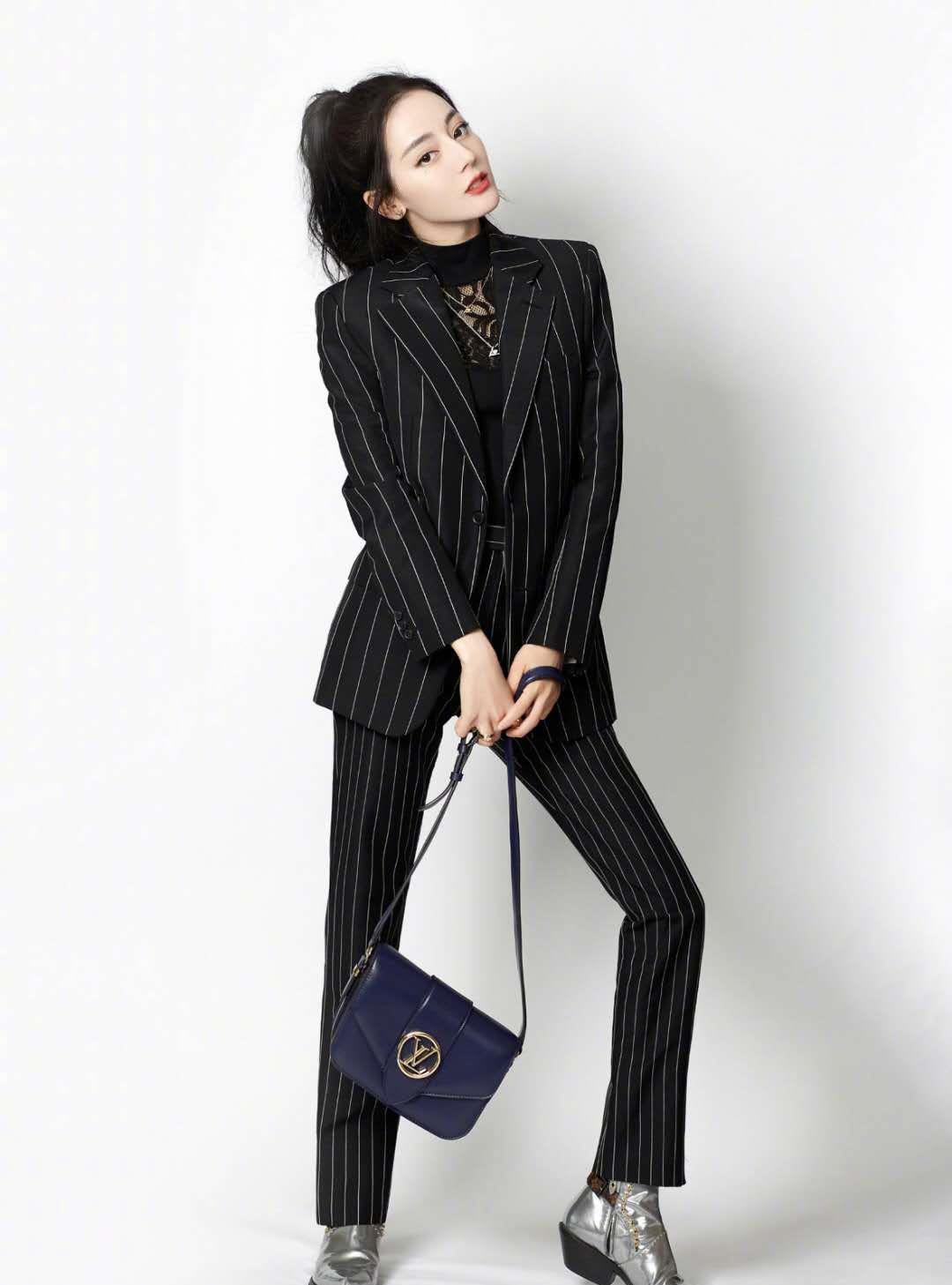 迪丽热巴气质好a白衬衫穿得都比别人帅气尽显高挑好身材