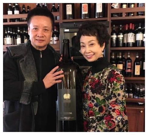 他是国家一级演员,一首歌火了36年,患癌妻子为人处世令人佩服
