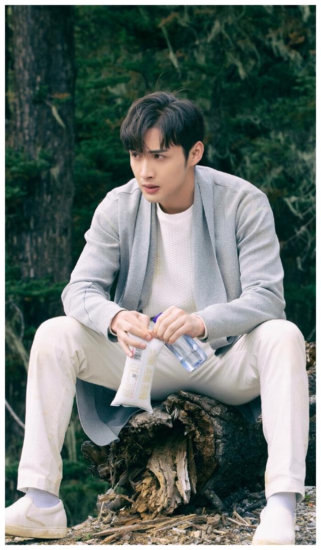 司藤张彬彬美图欣赏他可能怎么也想不到凭借一部网剧火了