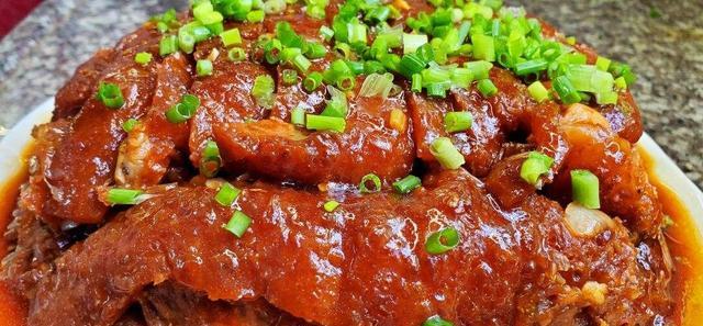 肉香熟烂的扣肘子还是自己家做的香