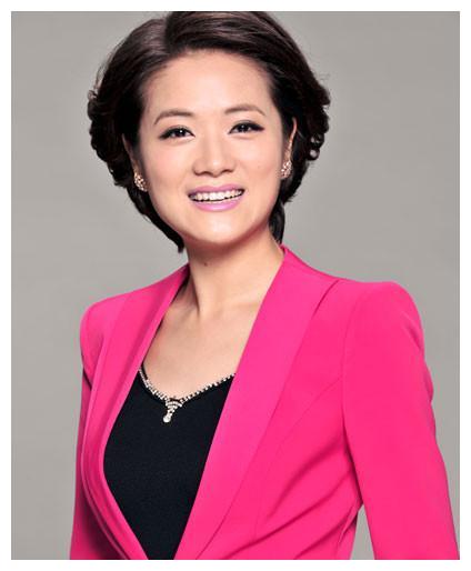 央视美女主播董丽萍,长相甜美还是学霸,如今40岁,依然单身