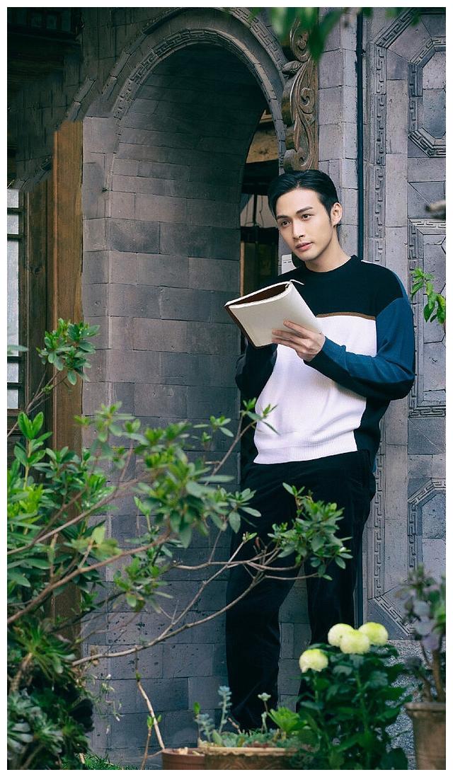 除了该剧外,张彬彬最近在热播剧《暴风眼》中饰演的马尚也非常有正