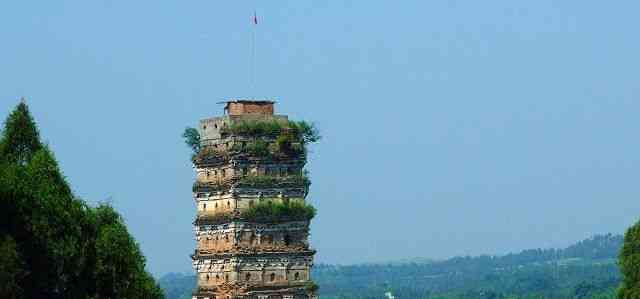 仅用一晚修好的丹山白塔已站立千年如今少人问津有些凄凉