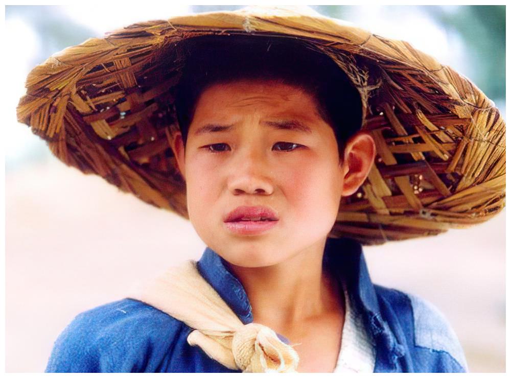 嘎子和英子10多年后相聚,帅哥靓女惊艳众人|小兵张嘎|嘎子|英子_新浪