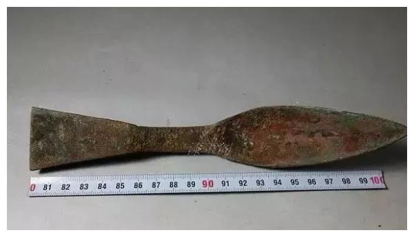 使用刀叉   世界上最早发现的骨质餐具刀   是在我国浙江河姆渡遗址里