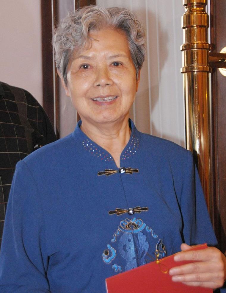 生前,沈力老师也是领奖台上的一位常客,虽然打扮的