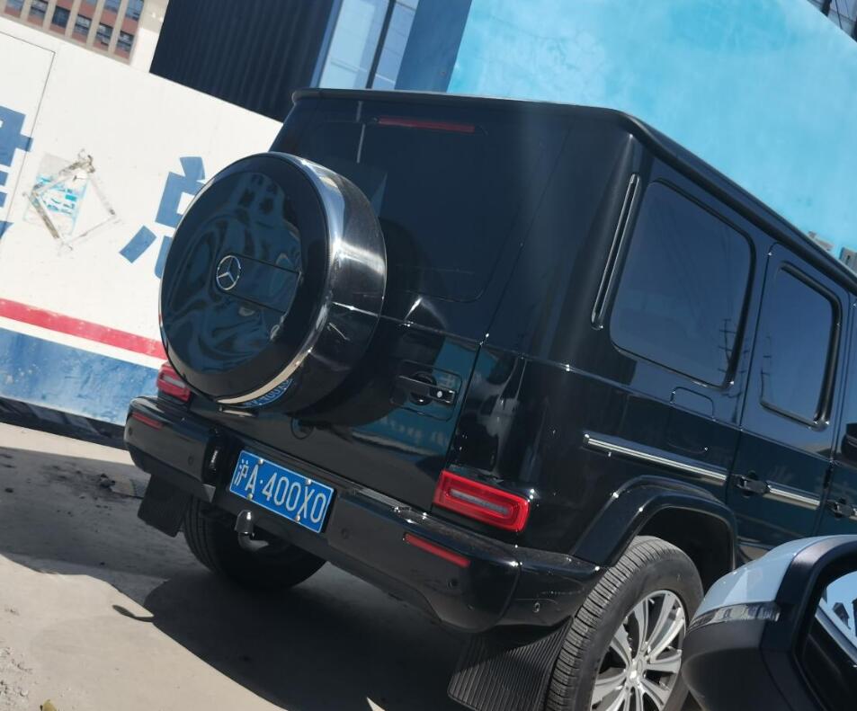 南通通州区街头实拍奔驰g500,车牌"4000"相当有个性!
