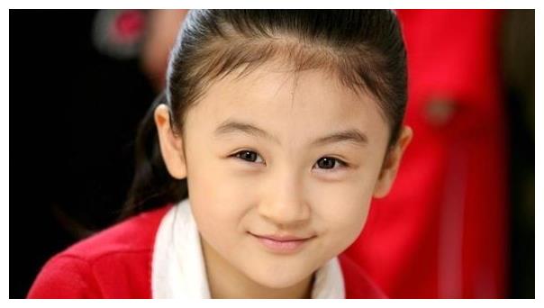 6岁被成龙抱着演出,14岁搭档赵丽颖被吐槽,现留学归来后逆袭!