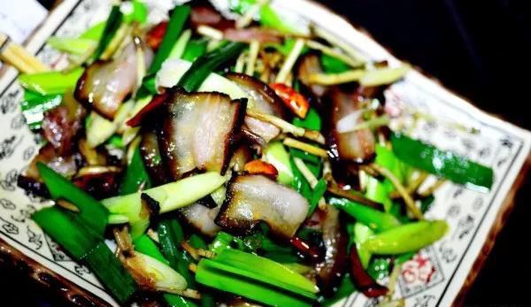 蒜苗炒腊肉,简单爽快,美味下饭!