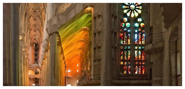 盖了136年终于要完工！结果被曝是“违章建筑”，罚款近3亿元休闲区蓝鸢梦想 - Www.slyday.coM