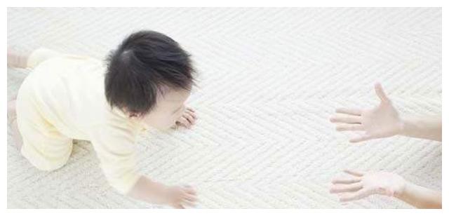 孩子“爬行训练”很重要,学会这三招,轻松让娃学会爬