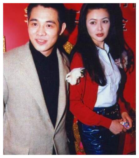 李连杰关之琳当年这一吻,让利智赌气离家,此后他老实听话30年|李连杰