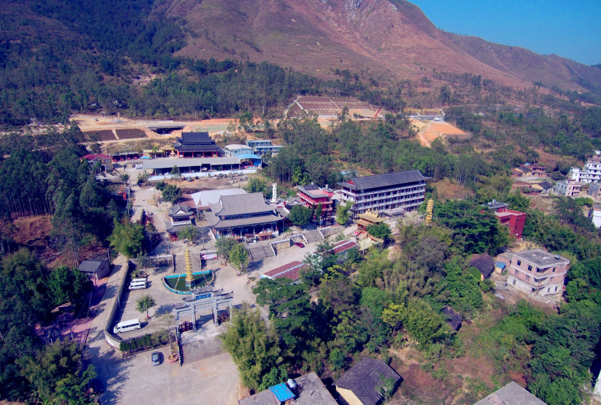 航拍广东:罗定罗镜灵山寺