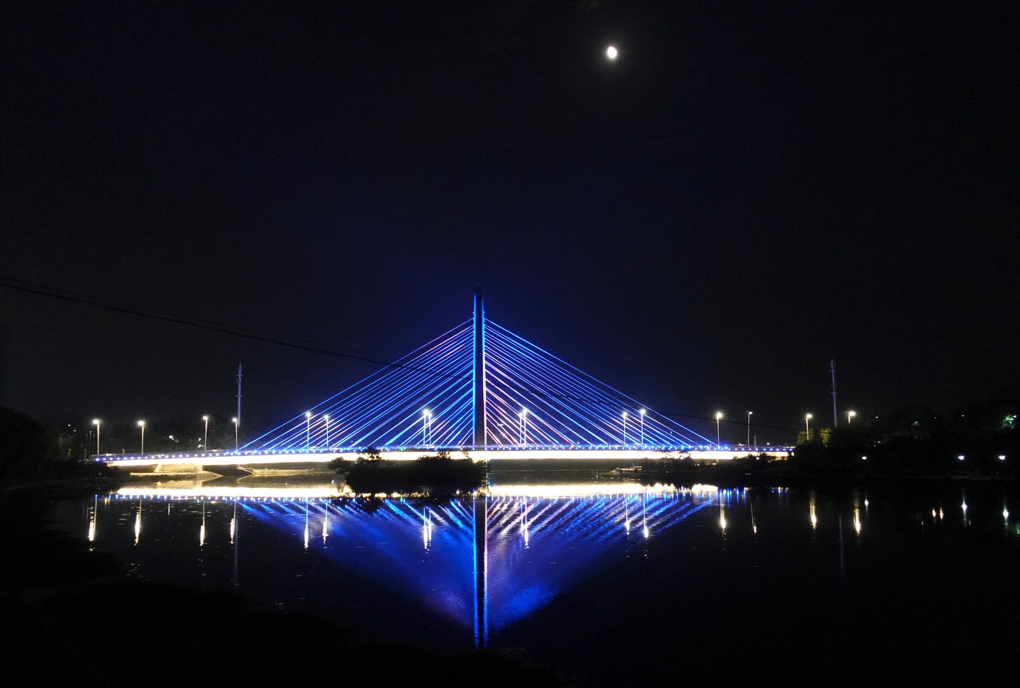 带你去看驻马店练江河大桥美轮美奂的灯影