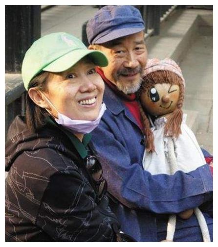 原来李雪健的老婆就是她也是演员儿子长得帅气还是研究生