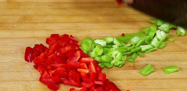 土豆吃了30年,才知道还能这样做,筋道Q弹,比吃肉还过瘾休闲区蓝鸢梦想 - Www.slyday.coM 土豆吃了30年,才知道还能这样做,筋道Q弹,比吃肉还过瘾休闲区蓝鸢梦想 - Www.slyday.coM