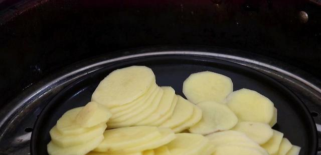 土豆吃了30年,才知道还能这样做,筋道Q弹,比吃肉还过瘾休闲区蓝鸢梦想 - Www.slyday.coM 土豆吃了30年,才知道还能这样做,筋道Q弹,比吃肉还过瘾休闲区蓝鸢梦想 - Www.slyday.coM