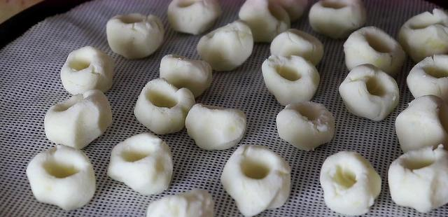 土豆吃了30年,才知道还能这样做,筋道Q弹,比吃肉还过瘾休闲区蓝鸢梦想 - Www.slyday.coM 土豆吃了30年,才知道还能这样做,筋道Q弹,比吃肉还过瘾休闲区蓝鸢梦想 - Www.slyday.coM