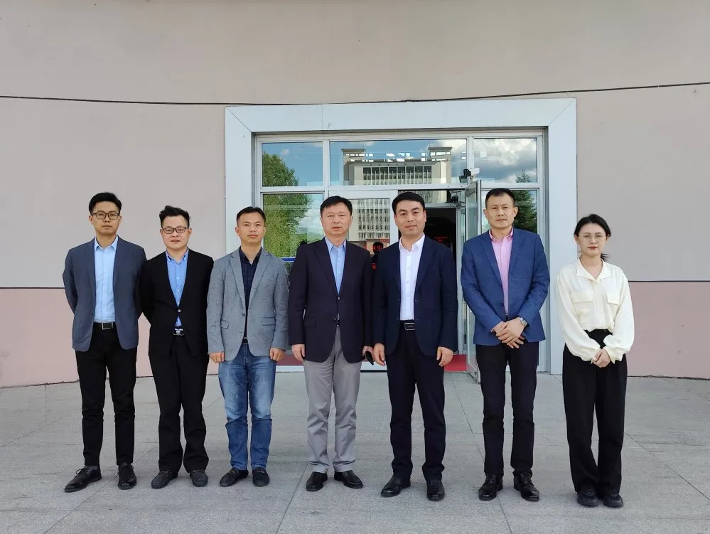 玉屏旅游集团负责人考察"中国林都"伊春森林康养项目