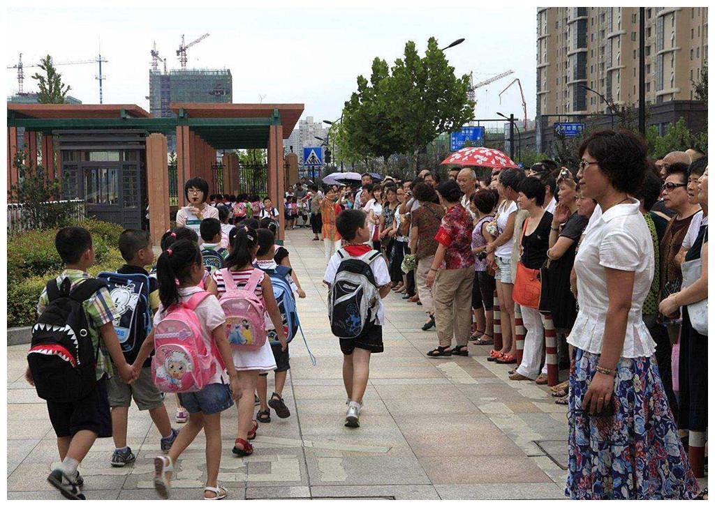 伤心!专门接送孩子的机构"实力推荐"-第1张图片-飘零博客