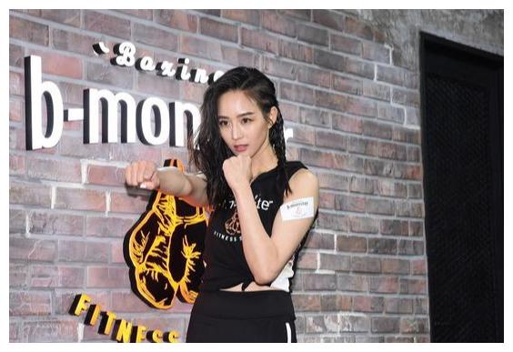 张钧甯可真"帅",运动套装穿出率性女人味,打拳姿势真标准
