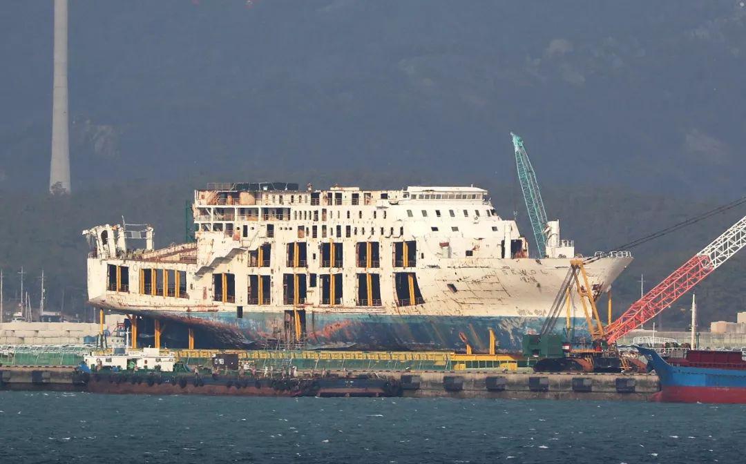 朴槿惠在位时,世越号事件导致300余人丧生,她为何阻止打捞