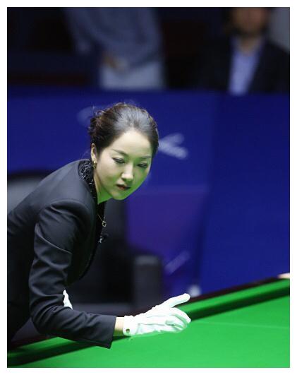中国斯诺克美女裁判:诸瑛,老公是"富五代",她以希金斯为偶像
