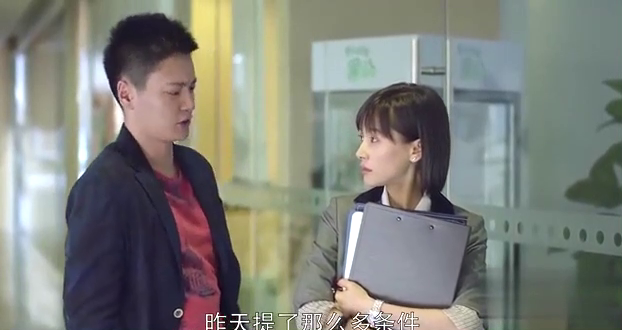 欢乐颂:曲连杰幸灾乐祸的态度让曲筱绡生疑,一看手中资料明白了