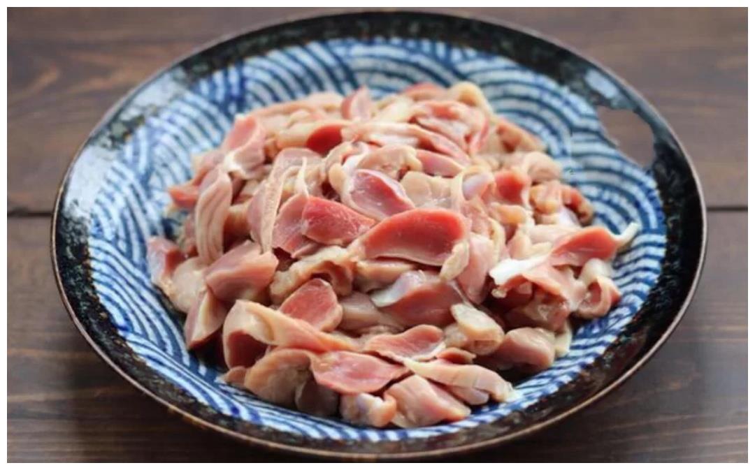 鸡胗这样做酸辣开胃有嚼劲好吃又下饭真是夏日里的消暑下饭菜