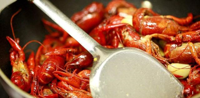 想吃龙虾不会做怎么办?我来教你做麻辣小龙虾,麻辣过瘾越吃越香休闲区蓝鸢梦想 - Www.slyday.coM 想吃龙虾不会做怎么办?我来教你做麻辣小龙虾,麻辣过瘾越吃越香休闲区蓝鸢梦想 - Www.slyday.coM