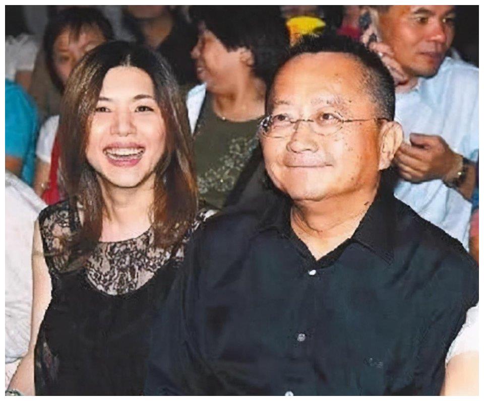 2005年,张清芳不顾一切嫁给宋学仁,现在丈夫用两亿也留不住