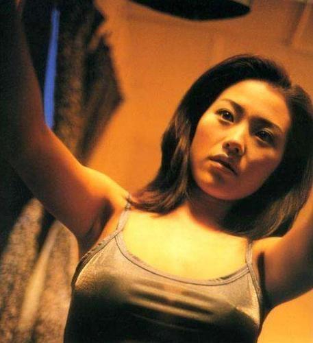 她被18岁拍了照在转型失败后病倒了现在她精神失常了