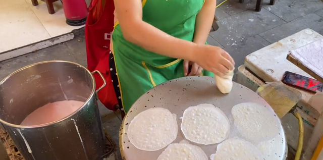 江油大姐在水果店里卖小吃,素菜统统10元1斤,没有肉却更好吃休闲区蓝鸢梦想 - Www.slyday.coM 江油大姐在水果店里卖小吃,素菜统统10元1斤,没有肉却更好吃休闲区蓝鸢梦想 - Www.slyday.coM