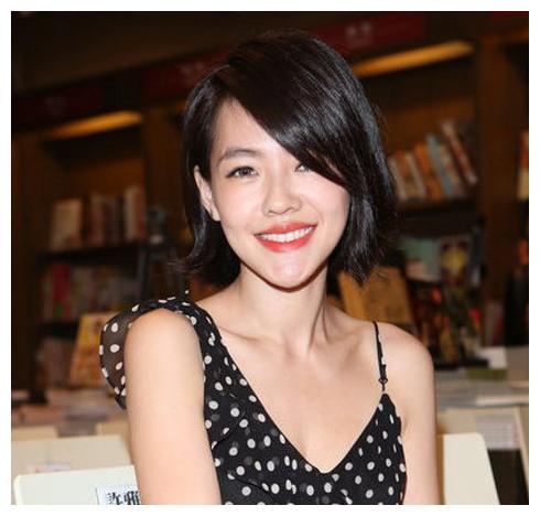 小s带三个女儿齐上阵,一张厌世脸,一张超模脸,看着像四姐妹|徐熙娴