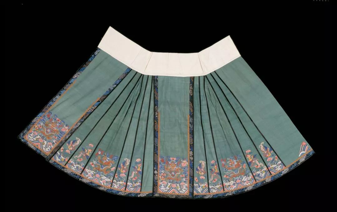 中华传统服饰图鉴五彩斑斓马面裙