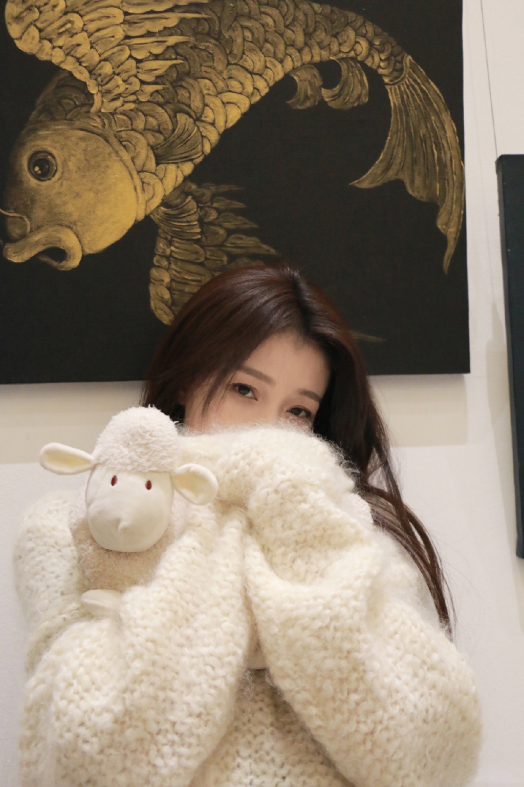 孙怡一组自拍释出,身着白色针织衣甜美可爱,软糯温暖的造型太